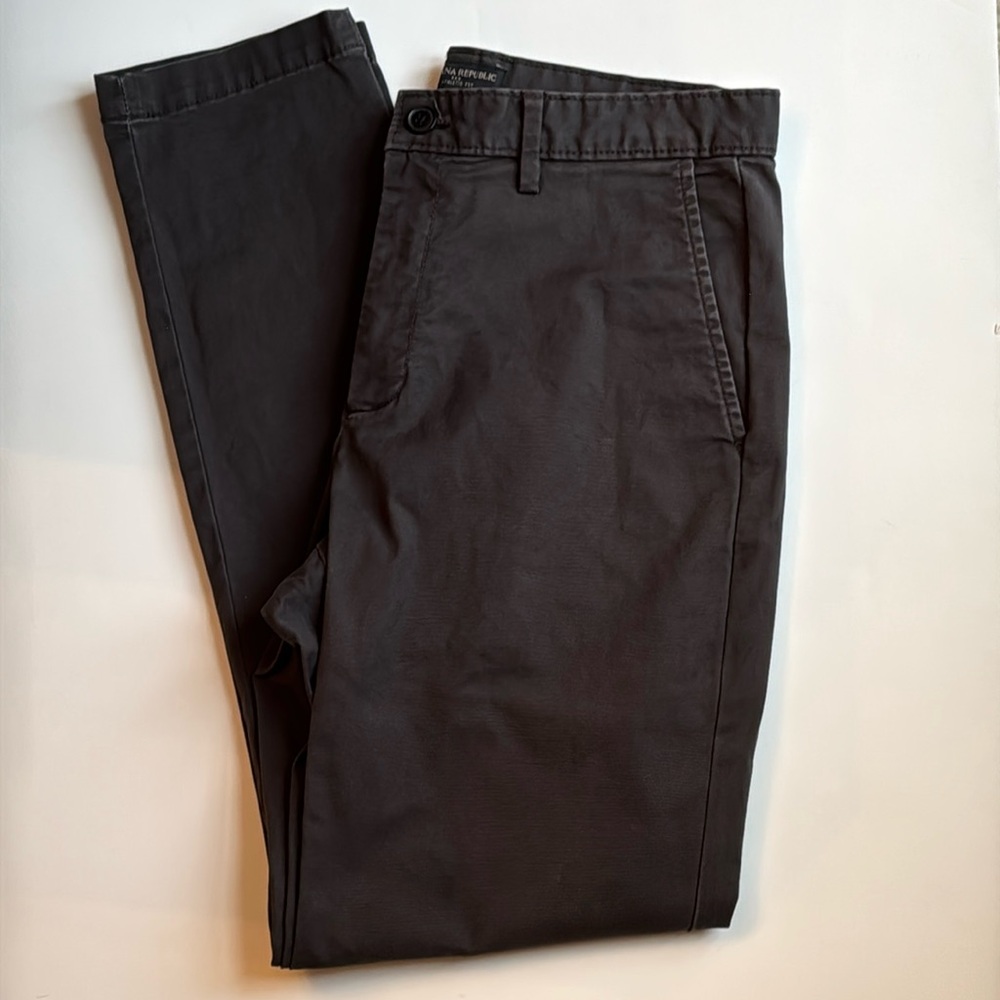 Banana Republic Gray Chinos Athletic Fit 30 x 32
